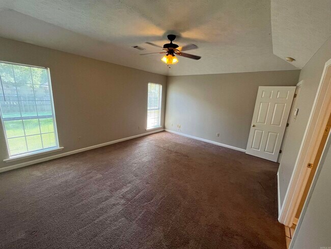 Building Photo - 28 Hillsboro Dr