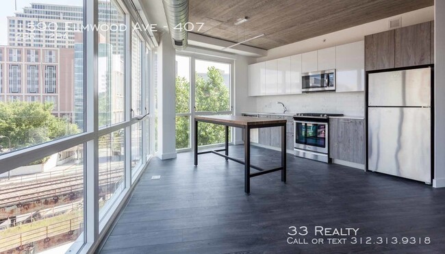 Primary Photo - Centrum Evanston - Luxury 2 Bedroom 2 Bath