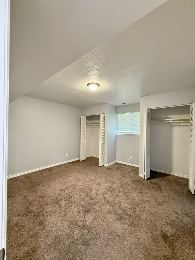 Building Photo - Spacious Comfort Meets Practical Living in...