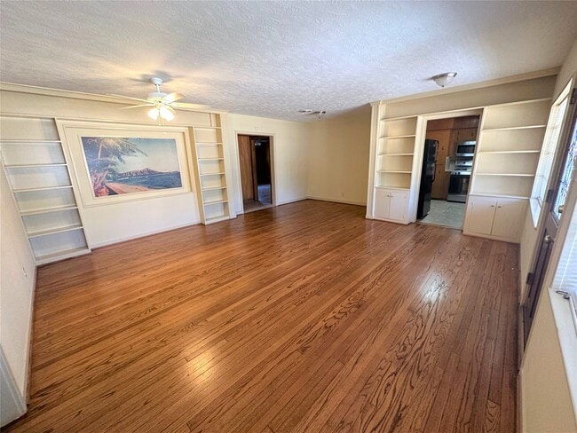 Building Photo - 903 Lamonte Ln