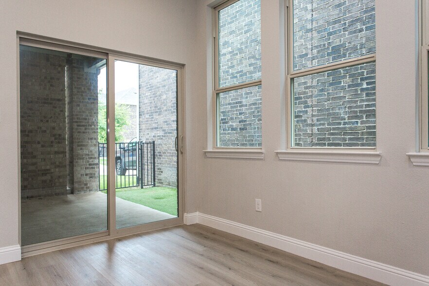 Building Photo - 7504 Palisades Dr