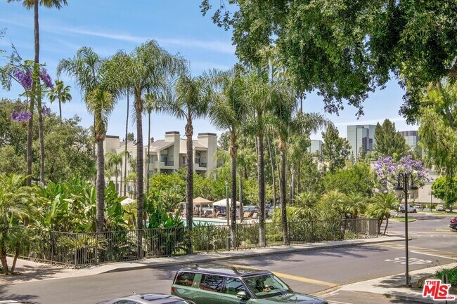 Building Photo - 5535 Canoga Ave