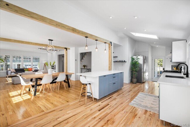 Building Photo - 19 Sherwood Dr