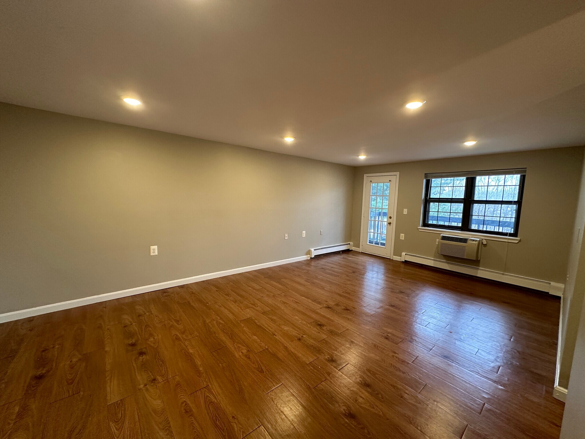 Building Photo - 746 Highland Ave