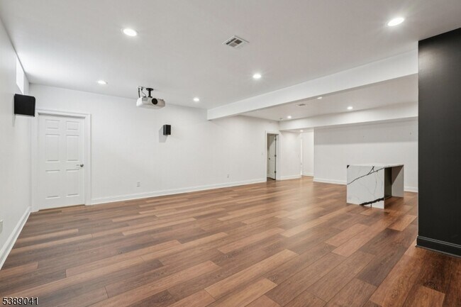Building Photo - 12 Hilltop Dr