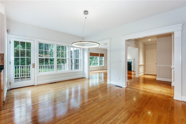 Building Photo - 34 Saxon Wood Rd