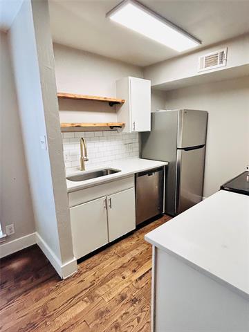 Building Photo - 2211 S Vernon Ave