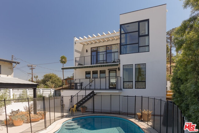 Building Photo - 2287 Glendale Blvd