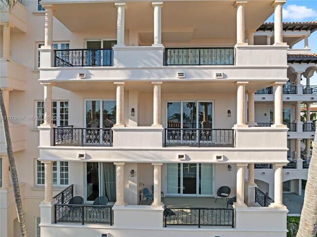 Building Photo - 19133 Fisher Island Dr