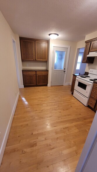 Building Photo - 412 20th Ave NE