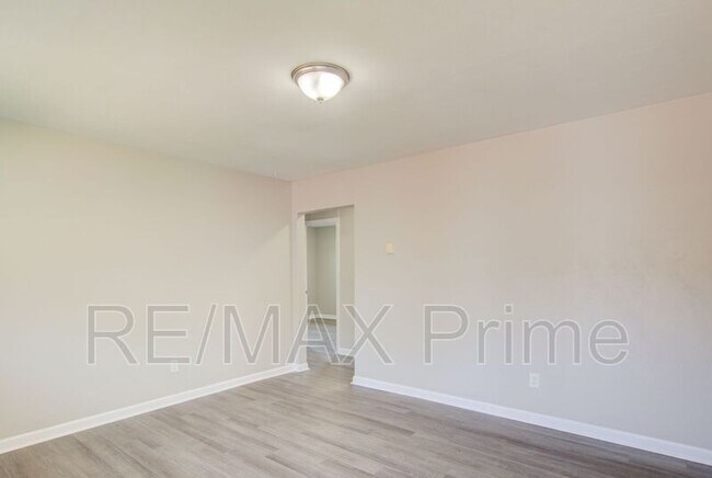 Building Photo - 7919 Thompson Rd