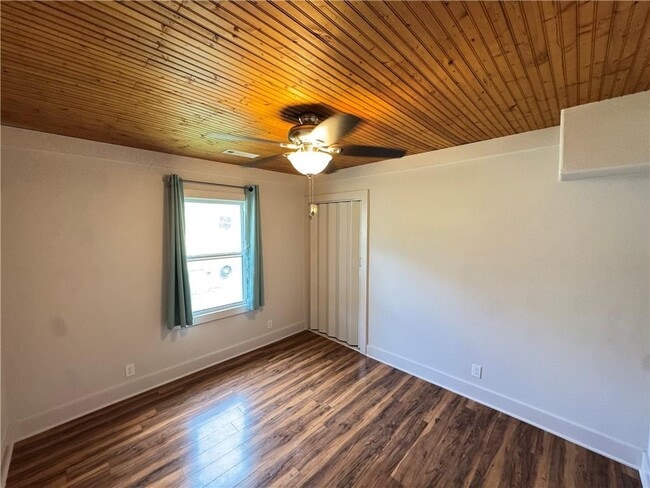 Building Photo - 320 S Washington Ave