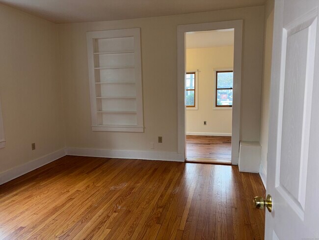 Building Photo - 49 N Harbor St