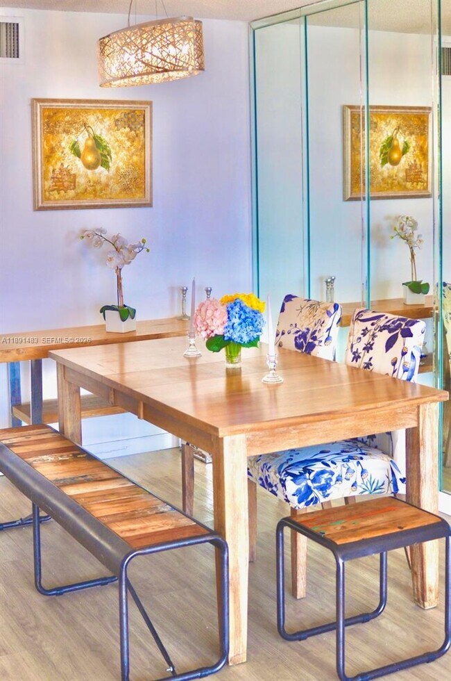 Building Photo - 2910 Point E Dr