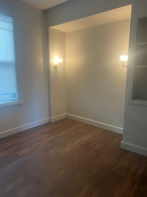 Building Photo - 902 N 11th Ave E