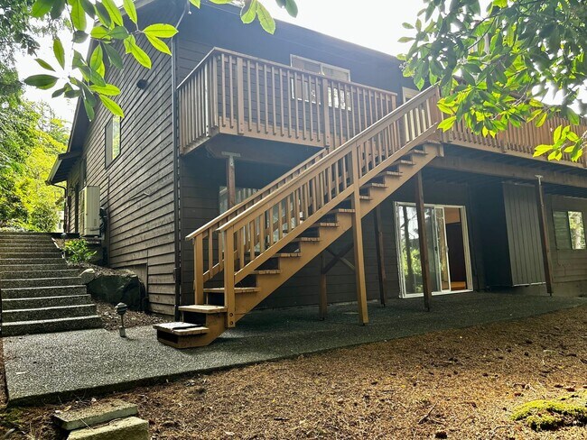 Building Photo - Amazing Lake Forest Park Home