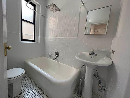 Building Photo - 1 bedroom in BRONX NY 10463