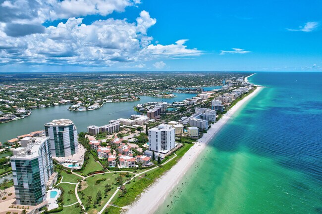 Building Photo - 3951 Gulf Shore Blvd N