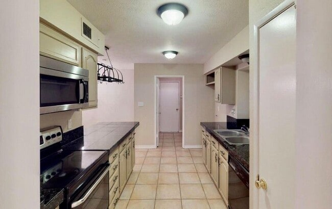 Building Photo - 1124 Kesser Dr