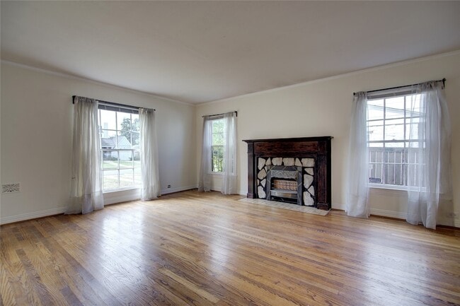 Building Photo - 5419 Longview St