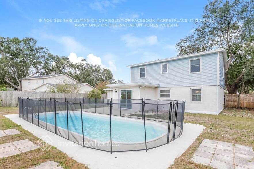 Building Photo - 1705 Village Ct