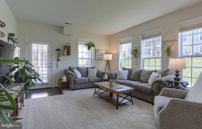 Building Photo - 670 Whitetail Dr