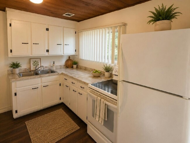 Building Photo - 2133 E Camp N Comfort Ln