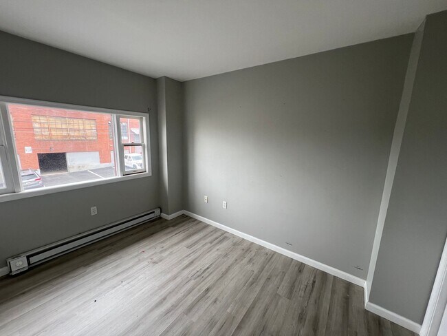 Building Photo - 344 Pear St