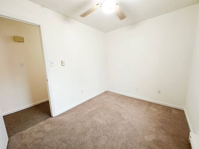 Building Photo - Move-In Ready on Large Corner Lot!