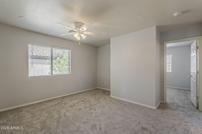 Building Photo - 927 W Azalea Pl