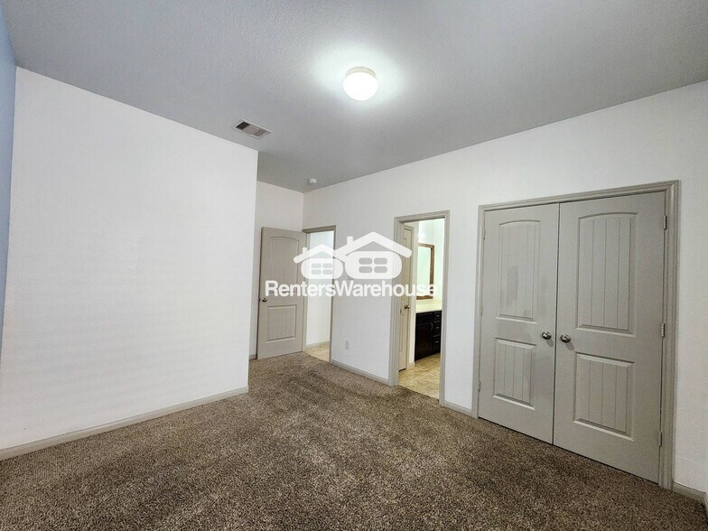 Building Photo - 4515 Greenleaf Dr