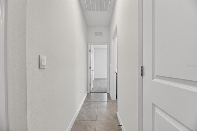 Building Photo - 2425 Bending Bonsai Dr