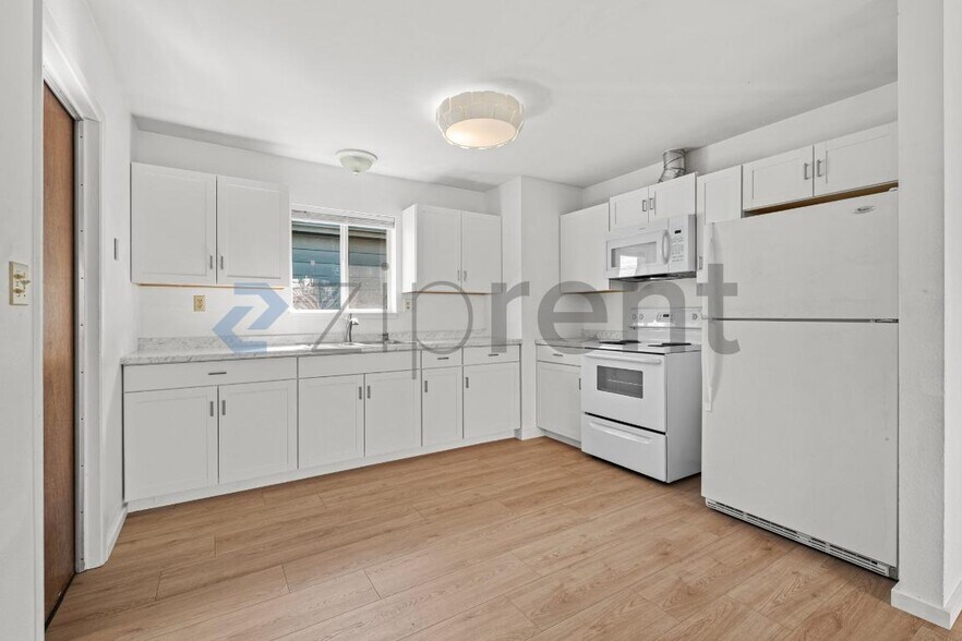 Building Photo - 12 Post St