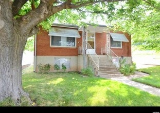 Building Photo - 3376 Porter Ave