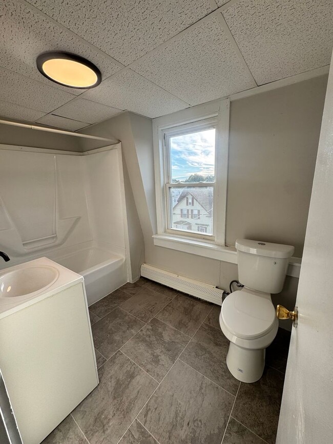 Building Photo - 21-23 Cedar Street-Unit 5