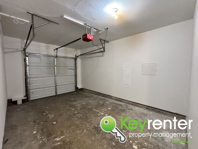 Building Photo - Newly Remodeled 3 Bedroom Home for Rent in Tacoma with Backyard and Garage!