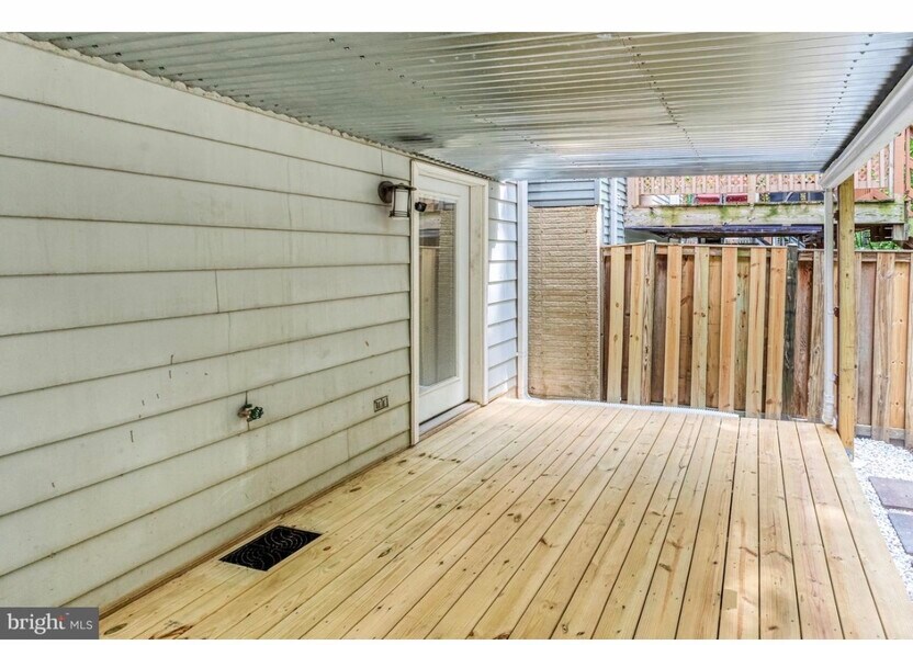 Building Photo - 15242 Streamside Ct