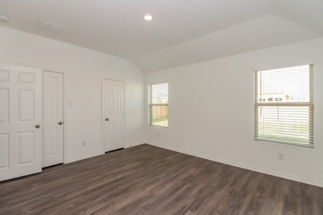 Building Photo - 11150 N Lake Mist Ln