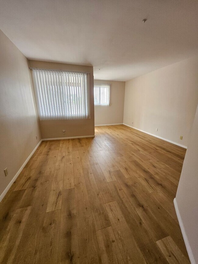 Building Photo - 2 BD/2BA Condo in the La Mesa Village