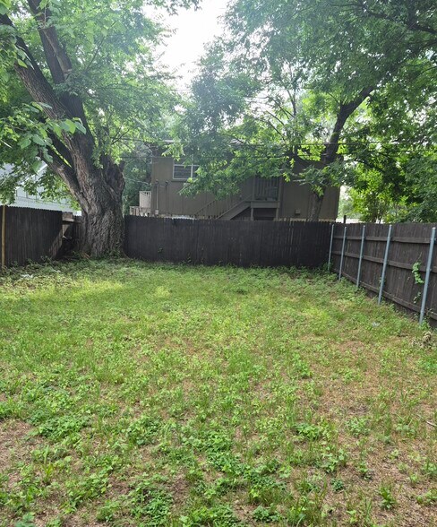 Building Photo - 406 Matt Ln