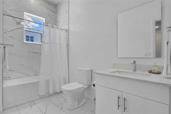 Building Photo - 395 Famagusta Dr