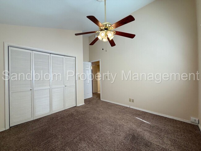 Building Photo - For Lease | South Tulsa - Townhouse | $150...