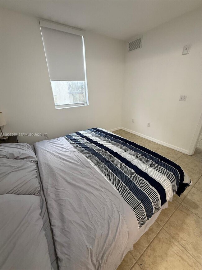 Building Photo - 119 SW 6th Ave