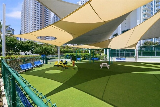 Building Photo - 801 Brickell Key Blvd