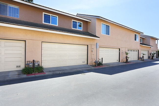 Building Photo - 7912 Rainbow Cir