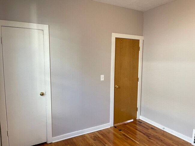 Building Photo - Florence/Minne Lusa 4 bed 2 bath house 160...