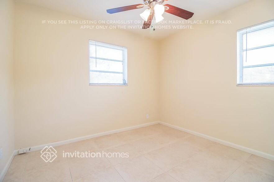 Building Photo - 610 Zinnia Dr