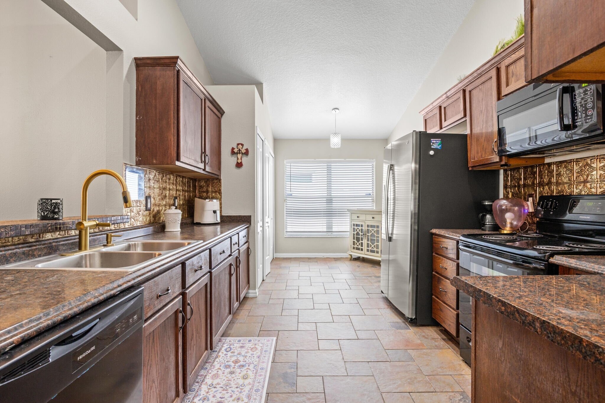 Building Photo - 18102 Leafwood Cir