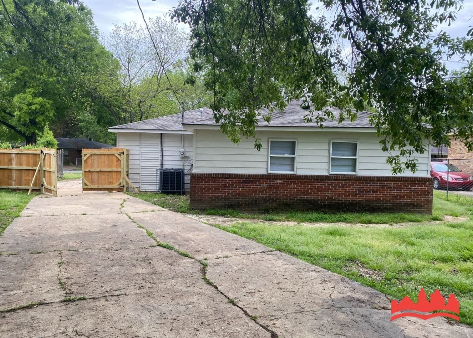 Building Photo - 3301 Sunrise St