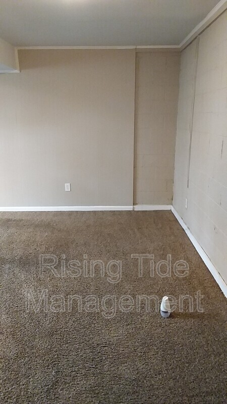 Building Photo - 628 16th Ave NW